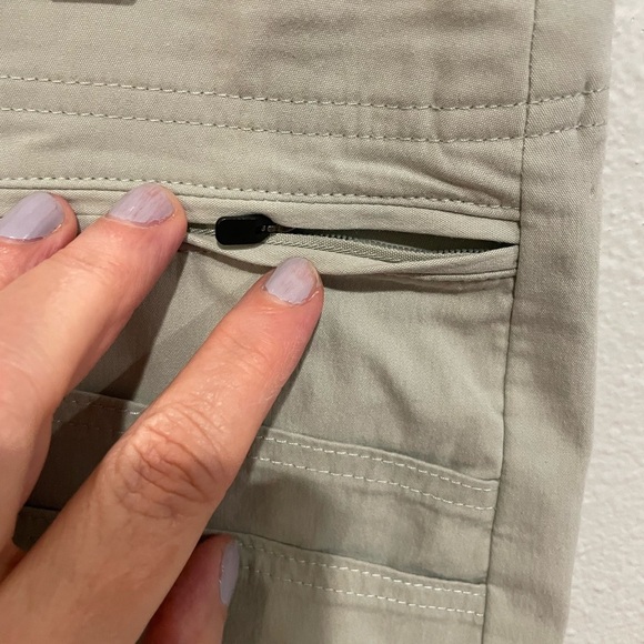 NWT Eddie Bauer Slightly Curvy cuffed hem shorts in Sage green. Size 18 - Picture 4 of 7